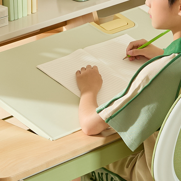 带书架的写字台2