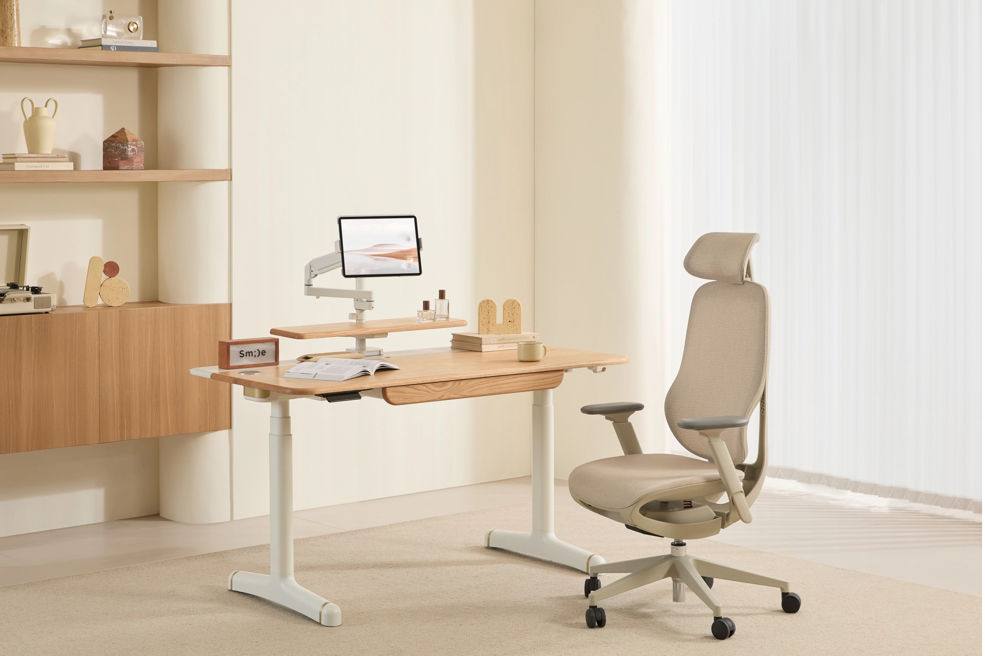 Правильно отрегулируйте эргономичное кресло, чтобы защитить позвоночник